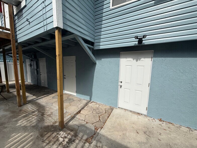 More Photos Of 945 Crescent Lake Dr N, Saint Petersburg Apartments For Sale