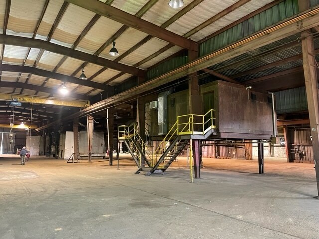 More Photos Of 1462 FM 2199, Marshall Warehouse For Lease