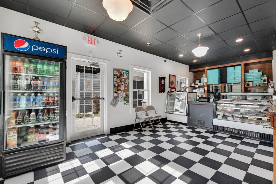 More Photos Of 787 Main St S, Woodbury Storefront Retail Office For Sale