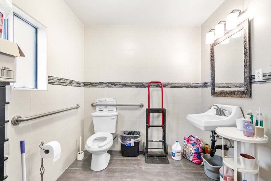 More Photos Of 5604-5608 Rosemead Blvd, Temple City Storefront Retail Residential For Sale
