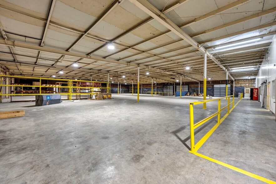 More Photos Of 1627 Columbia College Dr, Columbia Warehouse For Lease