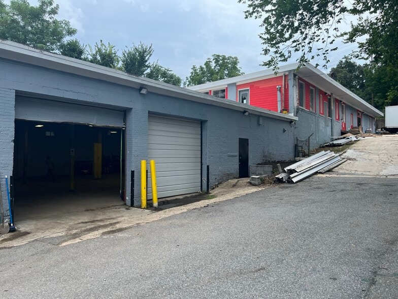 More Photos Of 3501 37th St, Mount Rainier Contractor Storage Yard For Lease