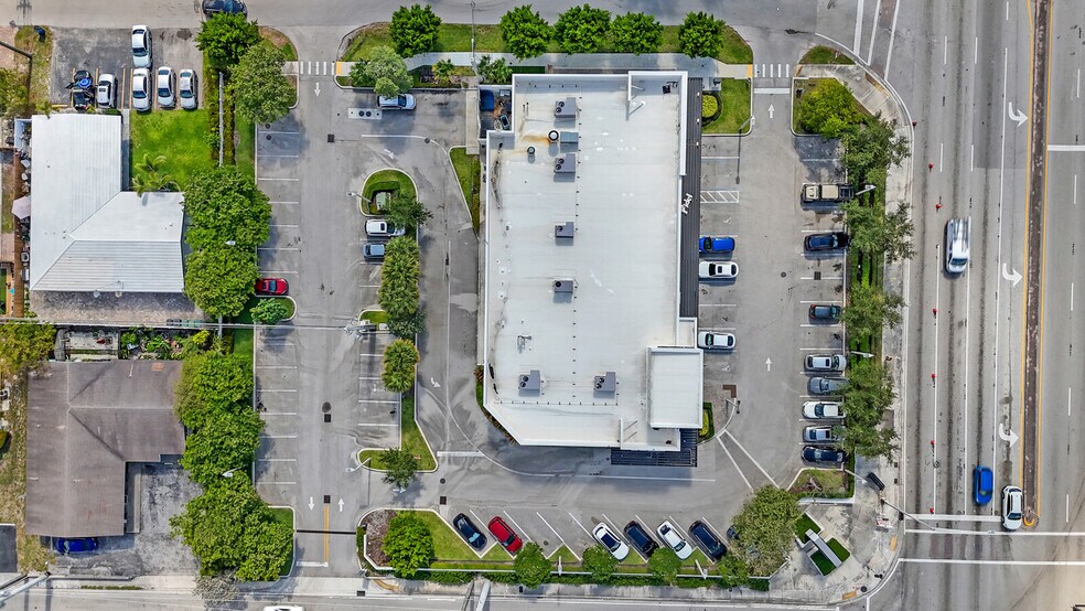 More Photos Of 1815-1823 E Commercial Blvd, Fort Lauderdale Storefront For Sale