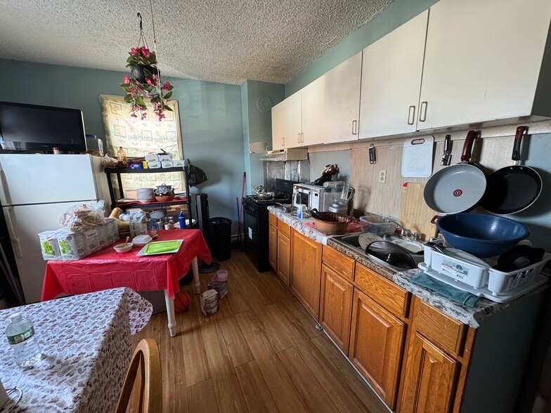 More Photos Of 450-460 Franklin Ave, Hartford Storefront Retail Residential For Sale