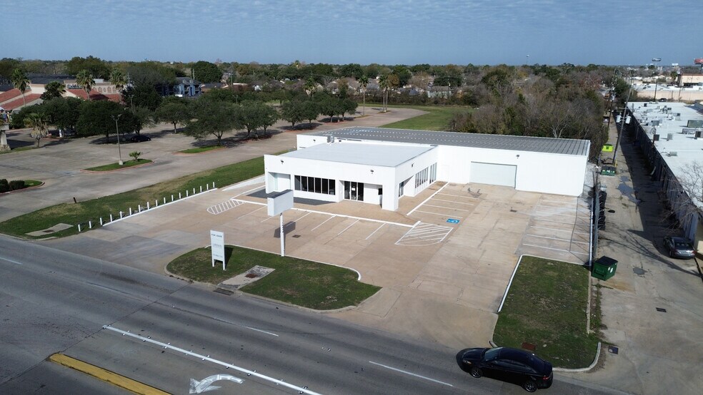 Primary Photo Of 16210 Clay Rd, Houston Auto Repair For Lease