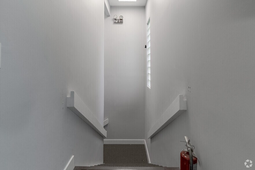 More Photos Of 164 W Royal Palm Rd, Boca Raton Office Residential For Lease