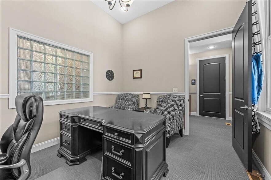 More Photos Of 1262 S 13th St, Omaha Storefront For Lease