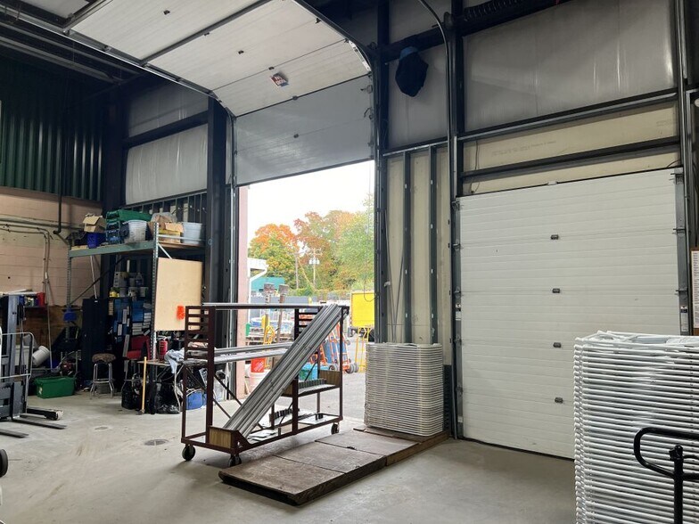 More Photos Of 304 Boston Post Rd, Orange Showroom For Sale