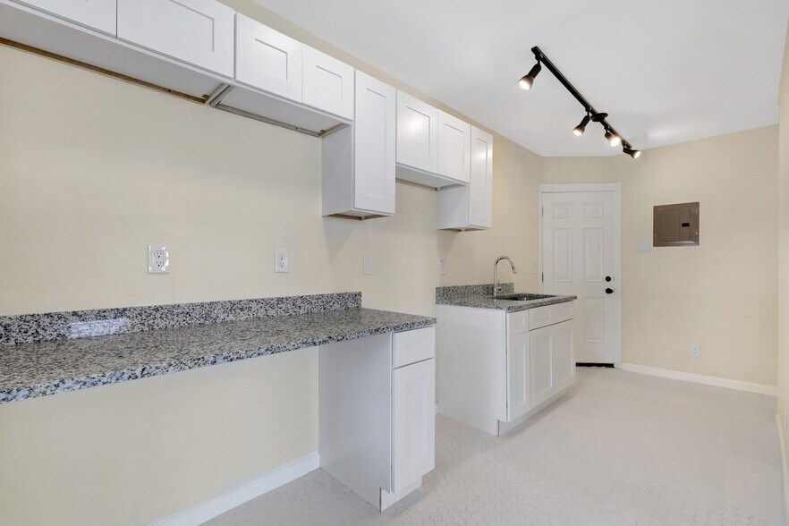 More Photos Of 834 W Russell Pl, San Antonio Apartments For Sale