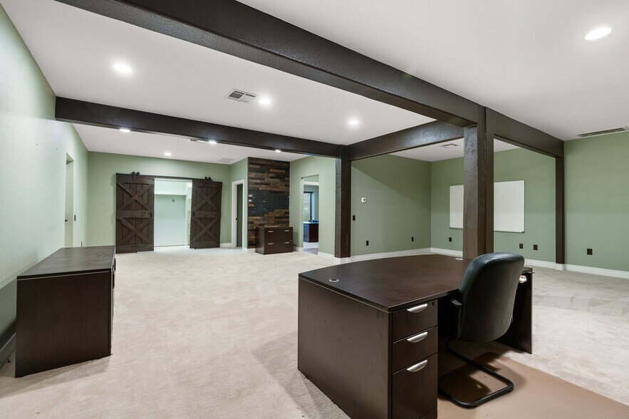 More Photos Of 18920 Freeport Dr, Montgomery Industrial For Sale