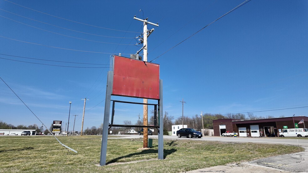 More Photos Of 5467 N Main St, Joplin Freestanding For Sale