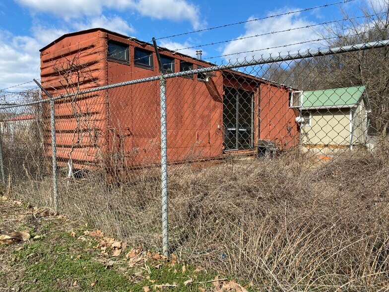 More Photos Of 12 Union St, Modena Warehouse For Lease