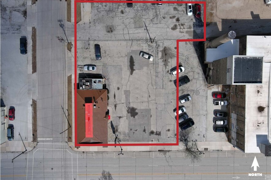 More Photos Of 1022 Washington St, Manitowoc Freestanding For Sale