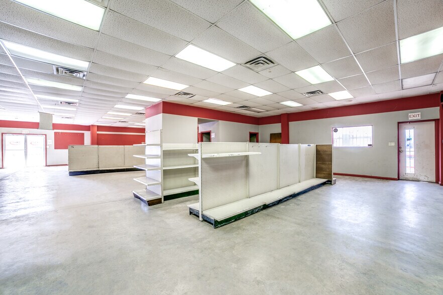 More Photos Of 6301 Mcpherson Rd, Laredo Distribution For Sale