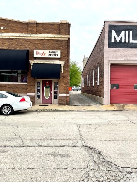 More Photos Of 307 6th St, Charleston Storefront Retail Office For Sale