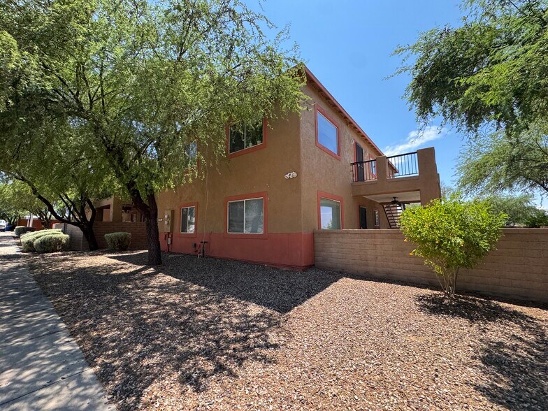 More Photos Of 638-642 E Lester, Tucson Apartments For Sale