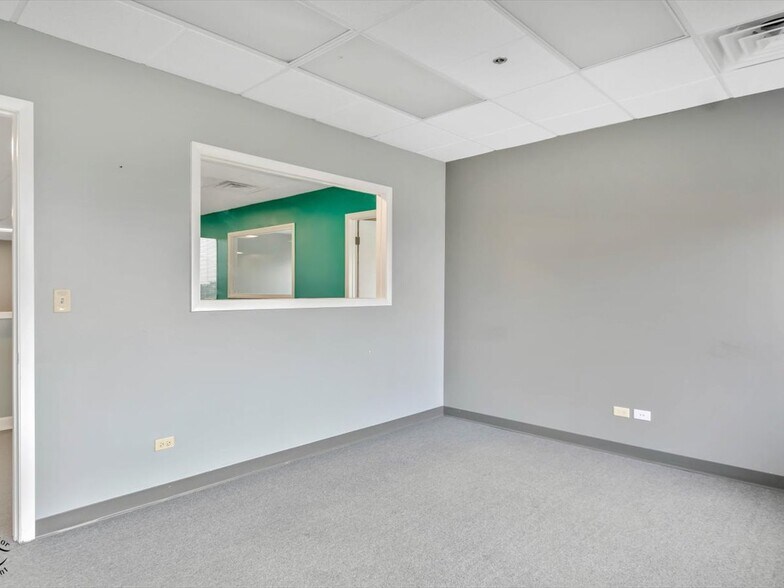 More Photos Of 1990 E Algonquin Rd, Schaumburg Medical For Lease