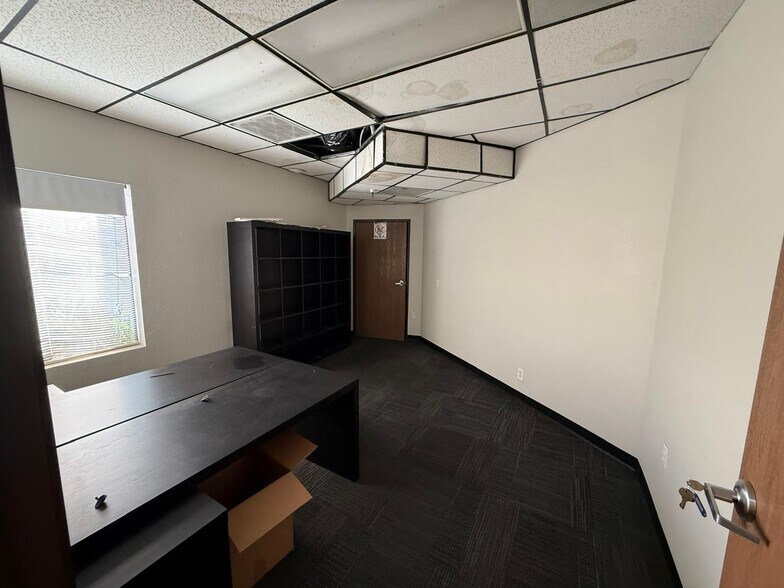 More Photos Of 7979-7989 Vickers St, San Diego Flex For Lease