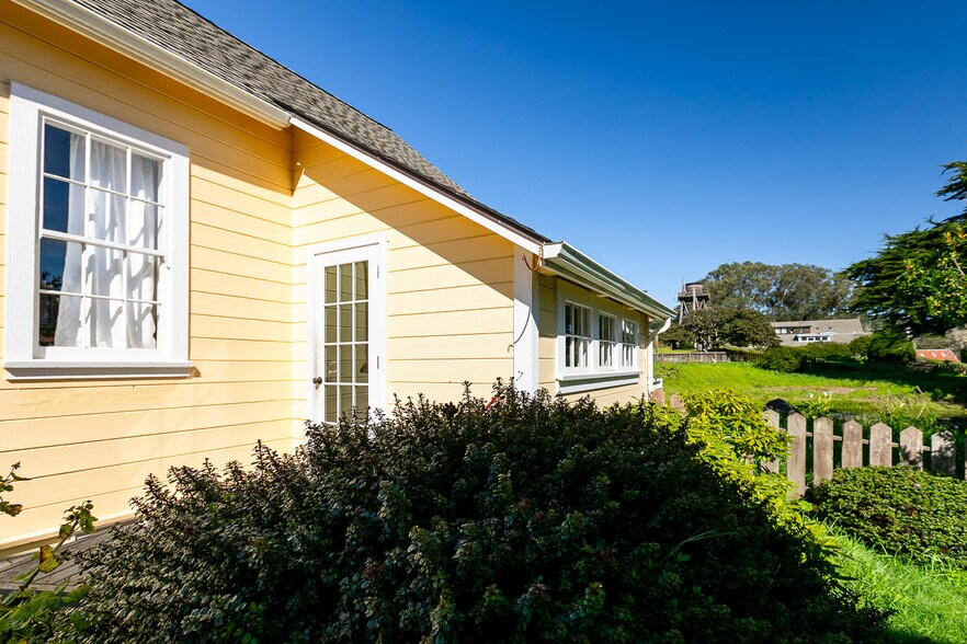 More Photos Of 45040 Main St, Mendocino Restaurant For Sale