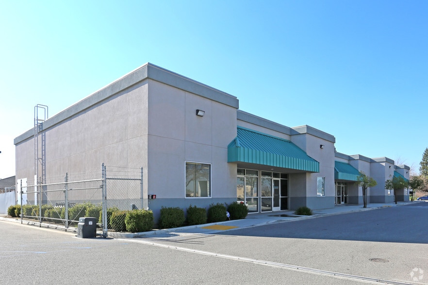 More Photos Of 3740 N Sillect Ave, Bakersfield Light Manufacturing For Lease