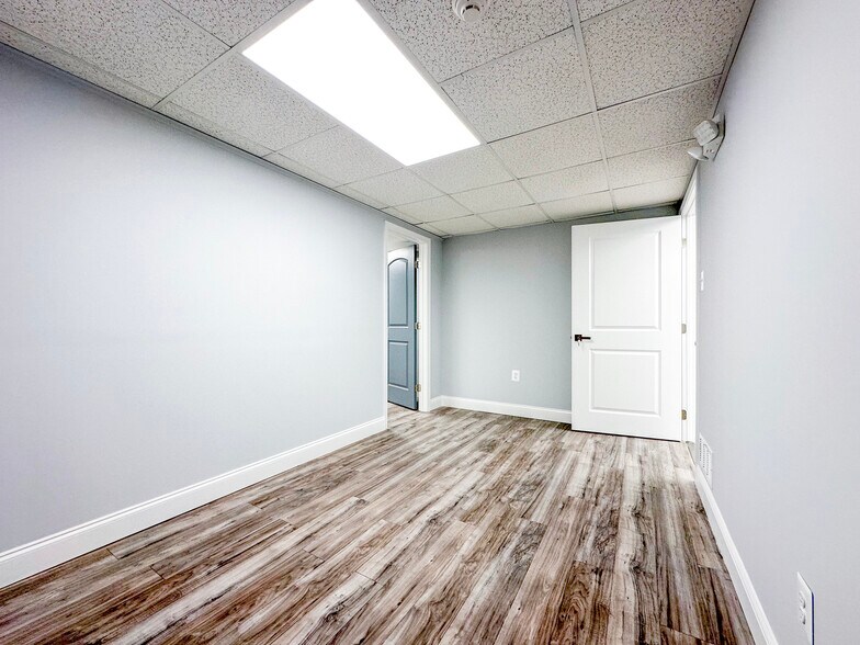 More Photos Of 406 E Pennsylvania Blvd, Feasterville Trevose Light Distribution For Lease