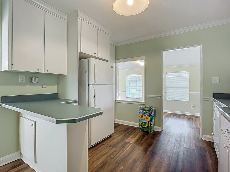 More Photos Of 409 N Ridgewood Ave, Edgewater Office For Sale