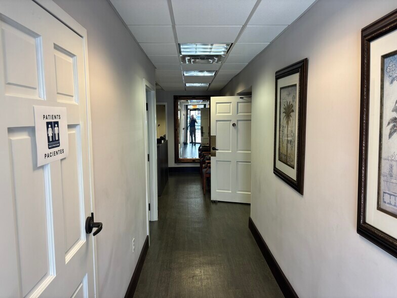 More Photos Of 100 W Main St, Lakeland Office For Lease
