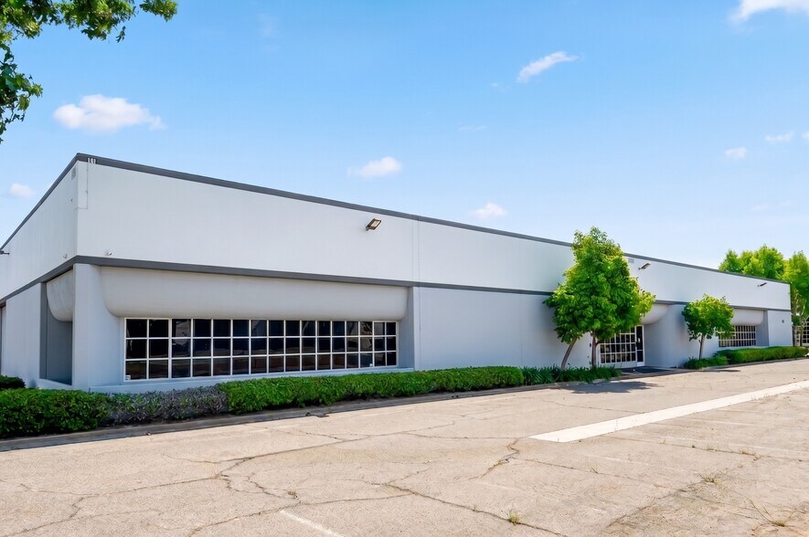 Primary Photo Of 1700 Emerson Ave, Oxnard Manufacturing For Sale