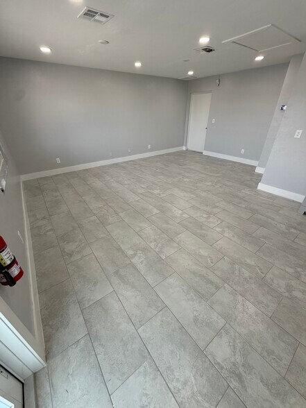 More Photos Of 2700 Evans Ave, Fort Myers Light Manufacturing For Lease