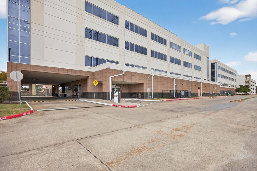 More Photos Of 5420 West Loop S, Bellaire Medical For Lease