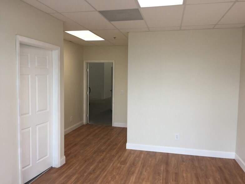 More Photos Of 801-893 Kings Hwy, Fort Pierce Light Manufacturing For Sale