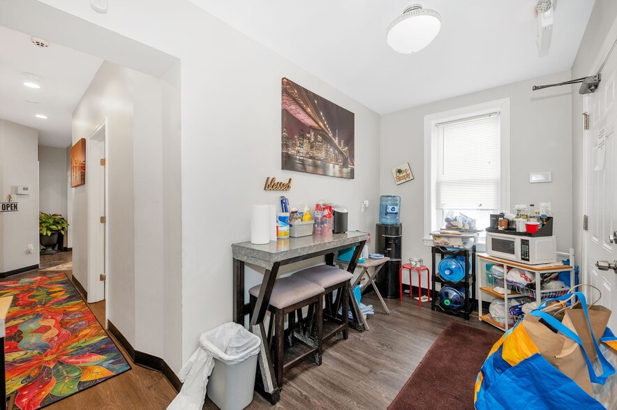 More Photos Of 4920 Belair Rd, Baltimore Office For Sale