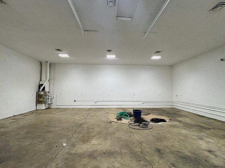 More Photos Of 446 McClaine St, Silverton Warehouse For Lease