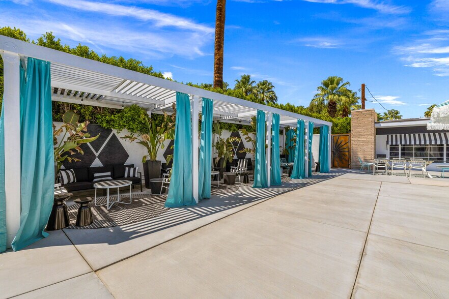 More Photos Of 120 W Vereda Sur, Palm Springs Hotel For Sale