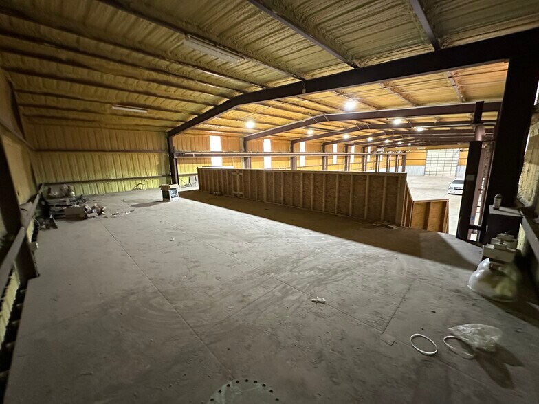 More Photos Of 3460 S Fulton Ave, Odessa Warehouse For Lease