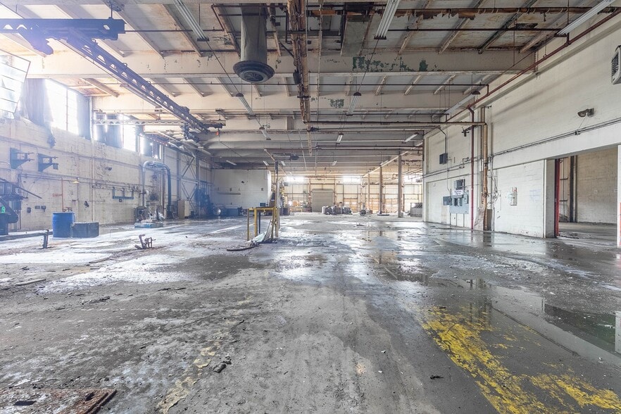 More Photos Of 1190 Huntington Rd, Huntington Manufacturing For Lease