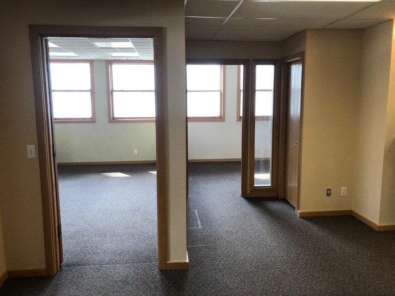 More Photos Of 18300 Minnetonka Blvd, Wayzata Medical For Lease