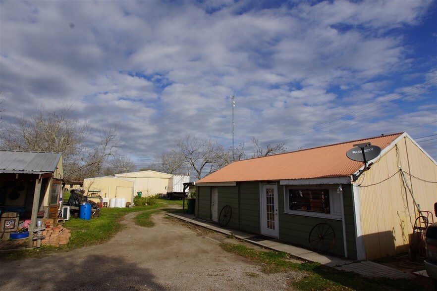 More Photos Of 2900 W Highway 6, Alvin Warehouse For Sale
