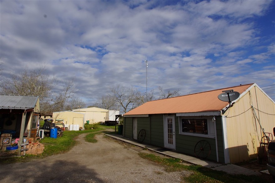 More Photos Of 2900 W Highway 6, Alvin Warehouse For Sale