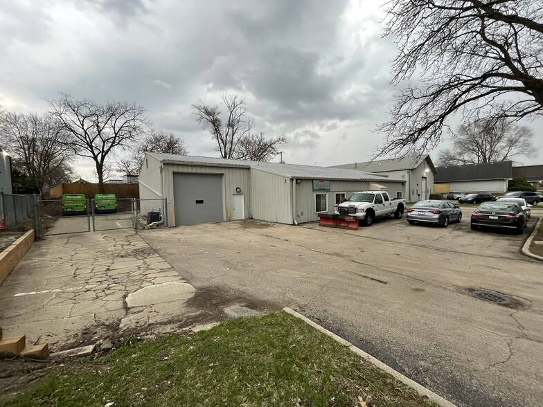 Primary Photo Of 955 Grace St, Elgin Warehouse For Lease