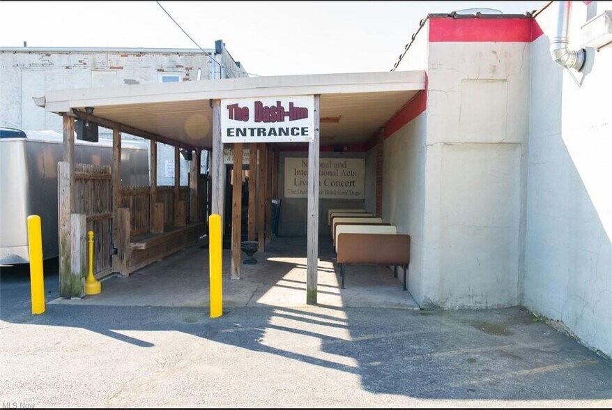 More Photos Of 2716 Mahoning Ave, Youngstown Restaurant For Sale