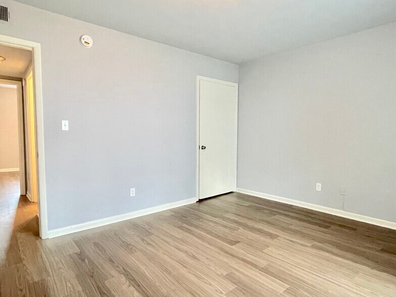 More Photos Of 11 Eumar Ct NW, Center Point Apartments For Sale