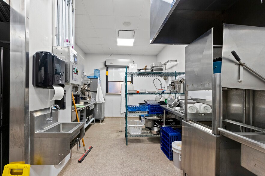 More Photos Of 8103 WI-42 Hwy, Egg Harbor General Retail For Sale