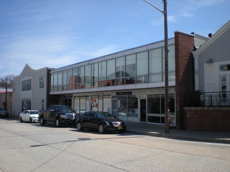 Primary Photo Of 12-18 W Carver St, Huntington Storefront Retail Office For Lease