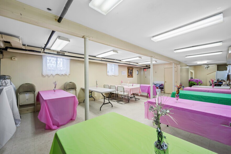 More Photos Of 109 Roslyn Rd, Roslyn Heights Religious Facility For Lease