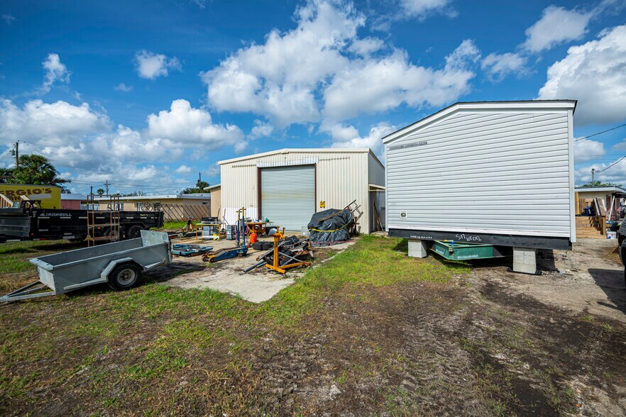 More Photos Of 415 Cooper St, Punta Gorda Flex For Sale