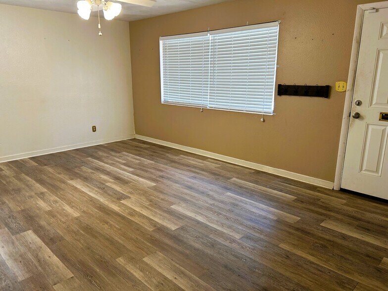 More Photos Of 439 SE Country Club Rd, Lake City Office Residential For Sale