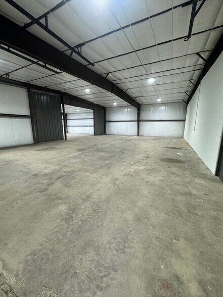 More Photos Of 4315 Gibson Dr, Tipp City Warehouse For Lease