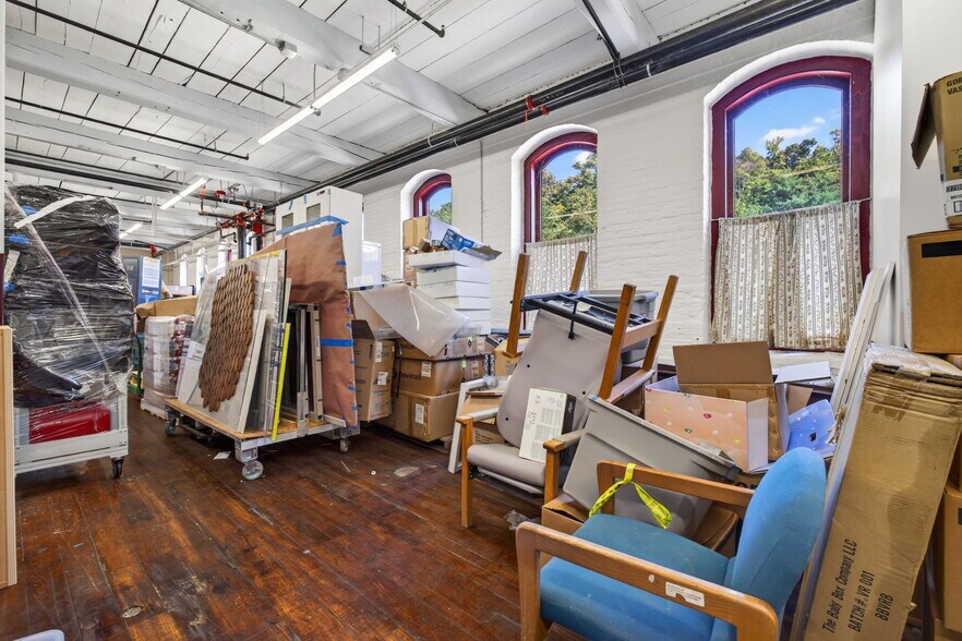 More Photos Of 420 Park St, Housatonic Flex For Sale