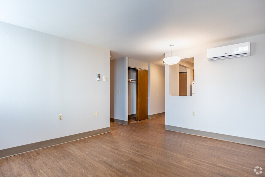 More Photos Of 195 Genesee St, Utica Apartments For Lease